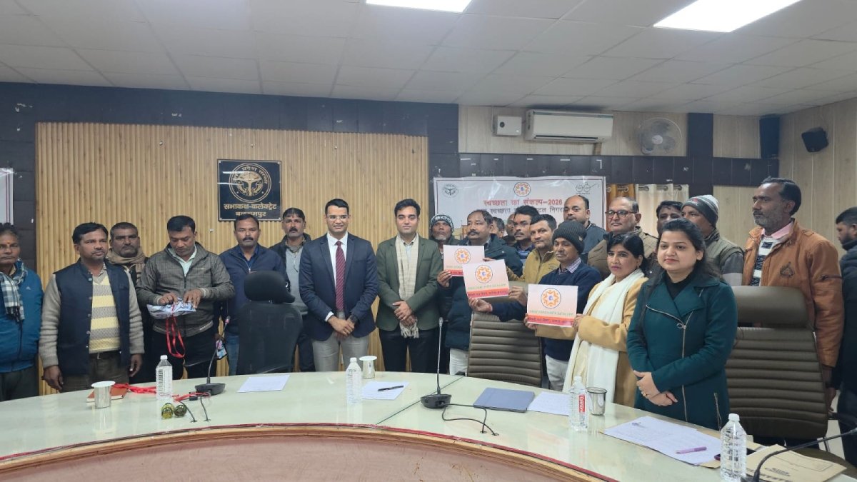 बलरामपुर: 'ग्राम स्वच्छता साथी एप' पर उठे सवाल, ग्रामीणों ने सफाई व्यवस्था और भ्रष्टाचार के लगाए आरोप